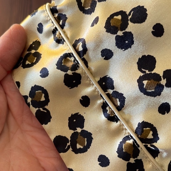 Disney 2pc. Lounging set with pants and robe. Shiny, silky appearance. Size S/M - Picture 7 of 14